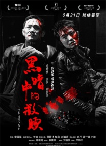 岳双腿间已经湿成一片视频